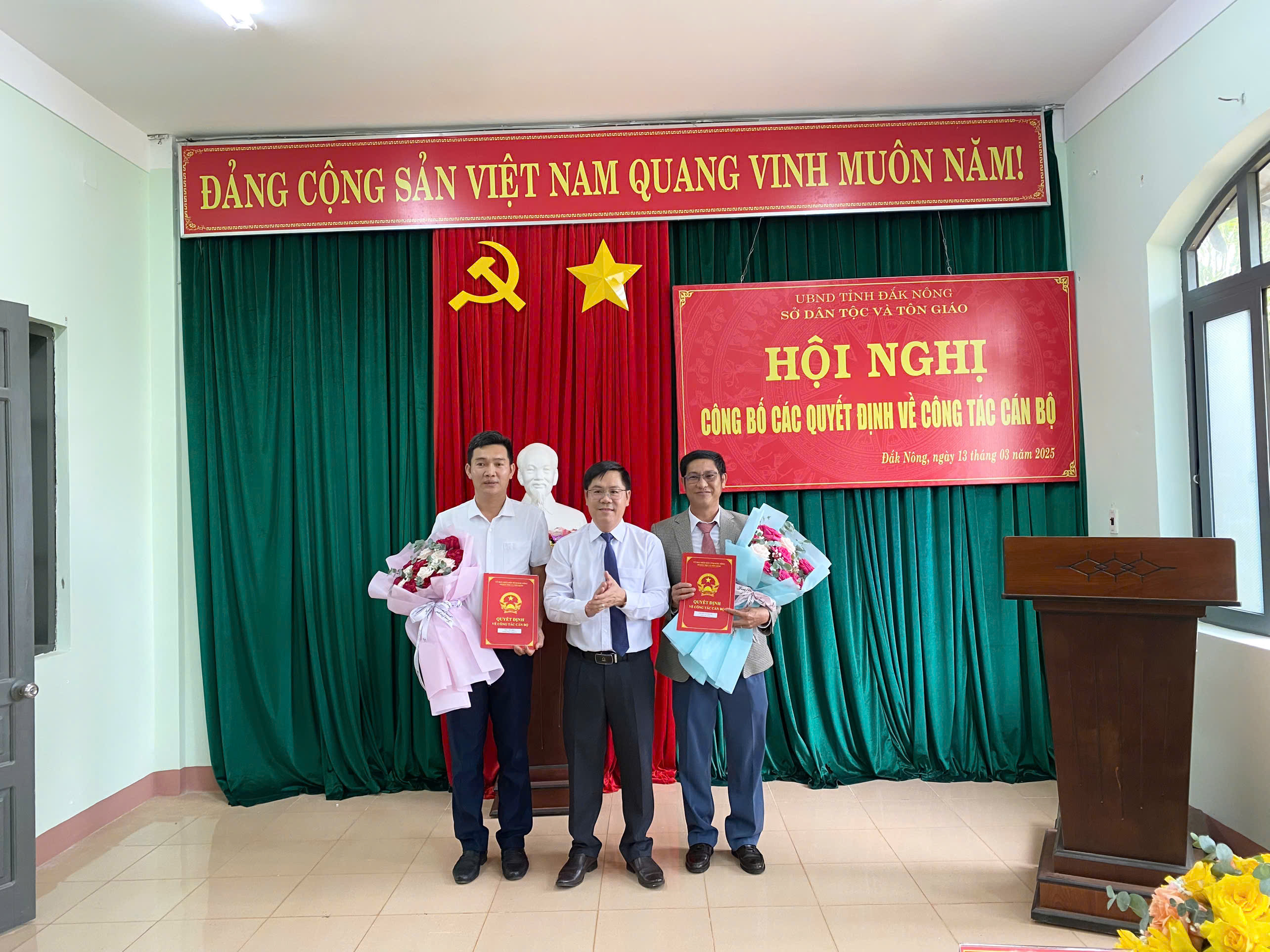 Hội nghị công bố Quyết định về công tác cán bộ và Quyết định nghỉ hưu trước tuổi đối với cán bộ, công chức thuộc Sở Dân tộc và Tôn giáo
